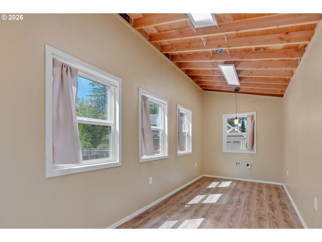 1725 Se REGNER Rd, Gresham, OR 97080