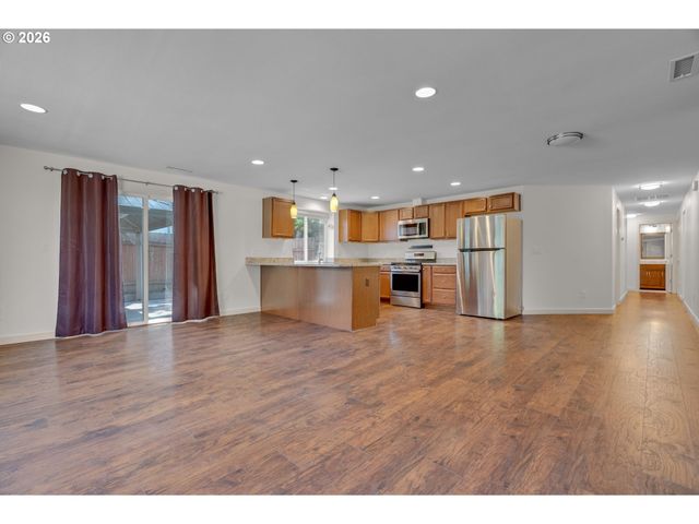 1725 Se REGNER Rd, Gresham, OR 97080