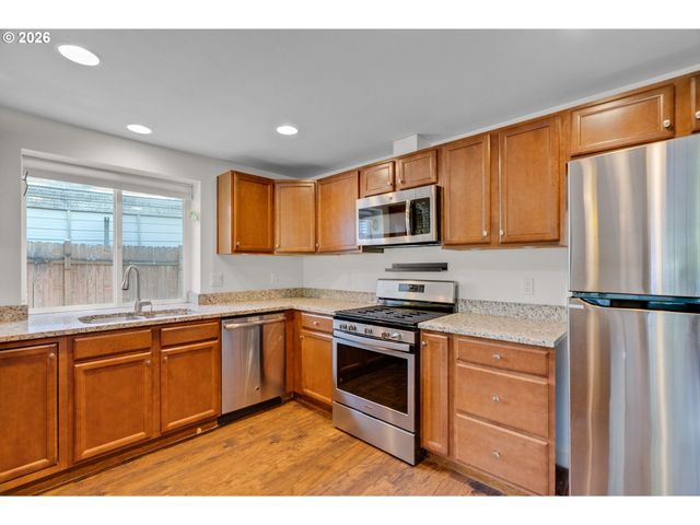 1725 Se REGNER Rd, Gresham, OR 97080