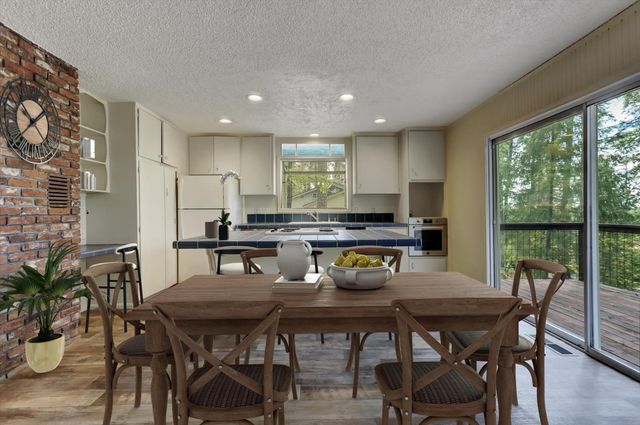 12534 Nottingham Ln, Grass Valley, CA 95949