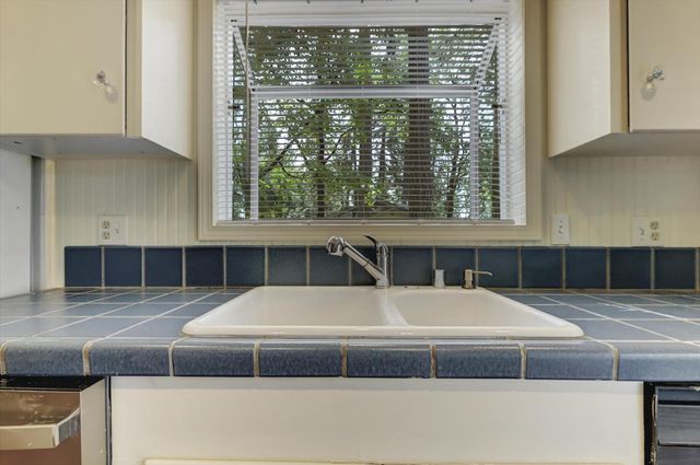 12534 Nottingham Ln, Grass Valley, CA 95949