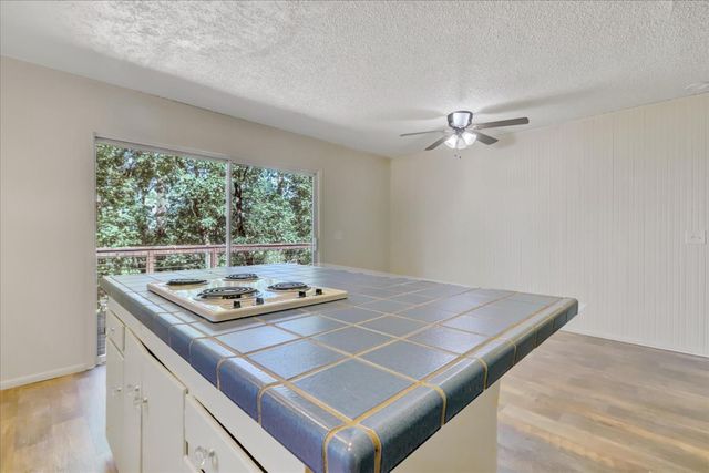 12534 Nottingham Ln, Grass Valley, CA 95949