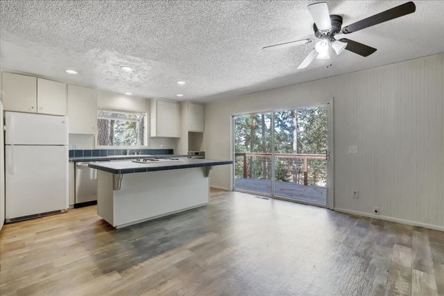 12534 Nottingham Ln, Grass Valley, CA 95949