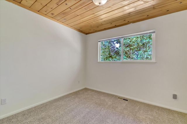 12534 Nottingham Ln, Grass Valley, CA 95949