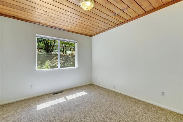 12534 Nottingham Ln, Grass Valley, CA 95949