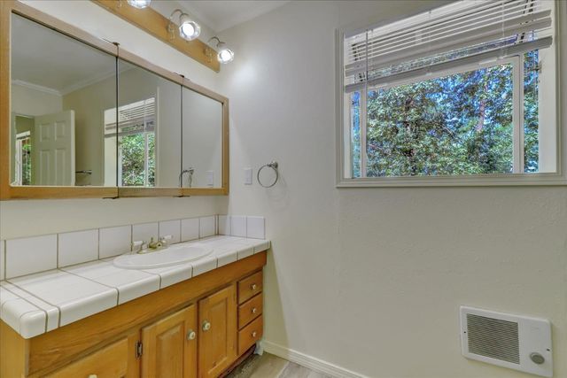 12534 Nottingham Ln, Grass Valley, CA 95949