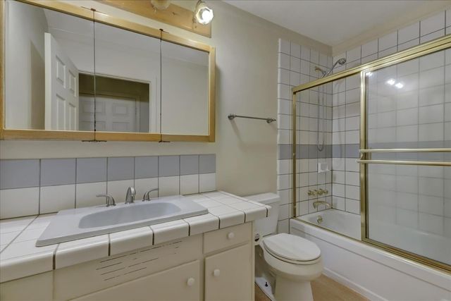 12534 Nottingham Ln, Grass Valley, CA 95949