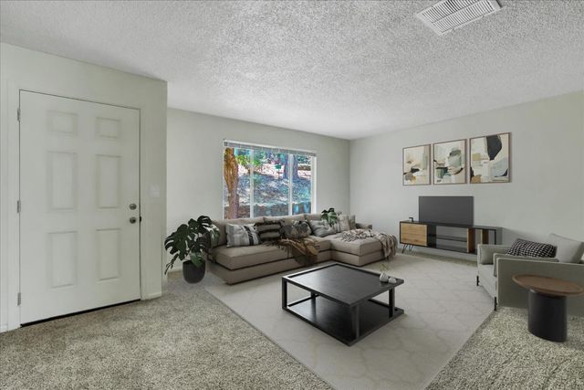 12534 Nottingham Ln, Grass Valley, CA 95949