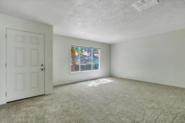 12534 Nottingham Ln, Grass Valley, CA 95949