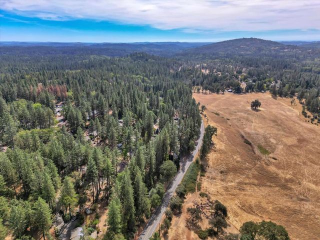 12534 Nottingham Ln, Grass Valley, CA 95949