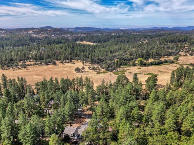 12534 Nottingham Ln, Grass Valley, CA 95949