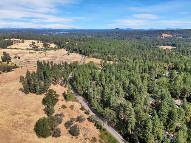12534 Nottingham Ln, Grass Valley, CA 95949