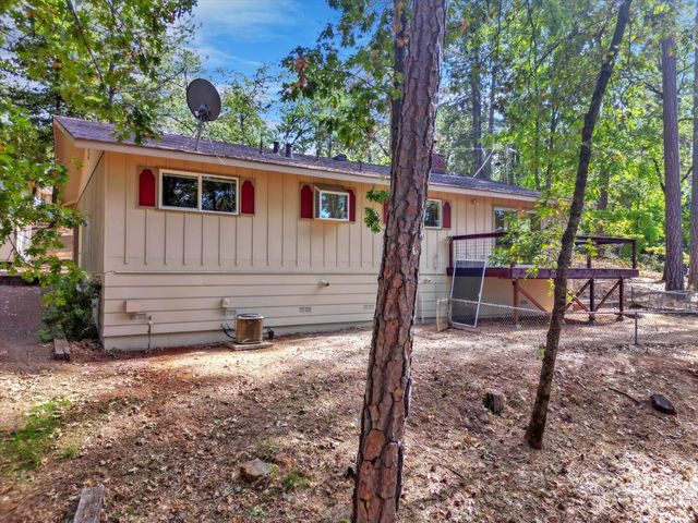 12534 Nottingham Ln, Grass Valley, CA 95949