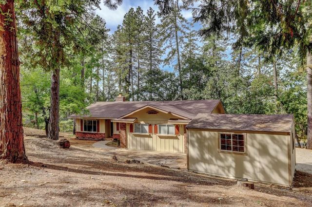 12534 Nottingham Ln, Grass Valley, CA 95949