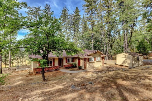 12534 Nottingham Ln, Grass Valley, CA 95949
