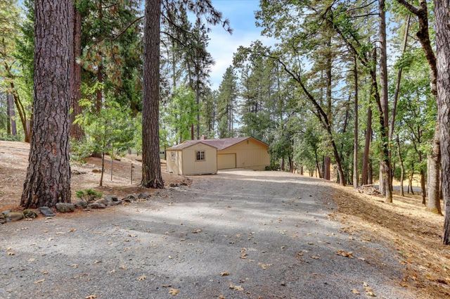 12534 Nottingham Ln, Grass Valley, CA 95949