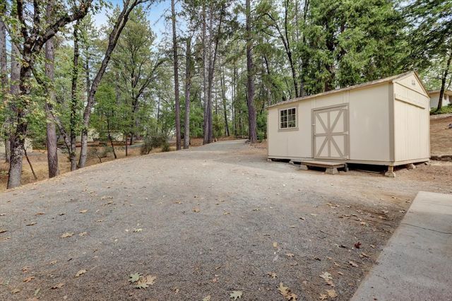 12534 Nottingham Ln, Grass Valley, CA 95949