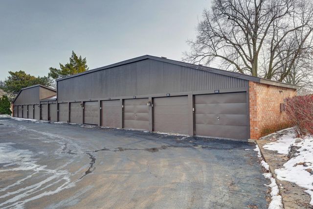 740 Saint Andrews Lane 38, Crystal Lake, IL 60014