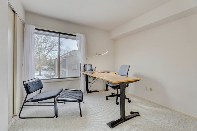 740 Saint Andrews Lane 38, Crystal Lake, IL 60014