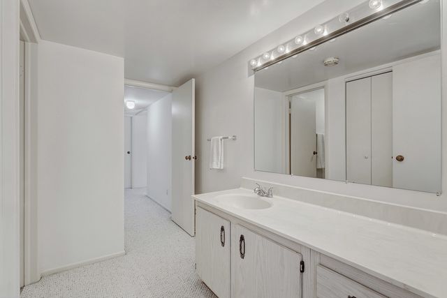 740 Saint Andrews Lane 38, Crystal Lake, IL 60014