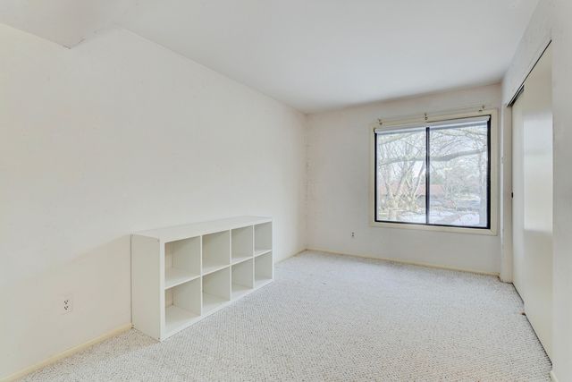 740 Saint Andrews Lane 38, Crystal Lake, IL 60014