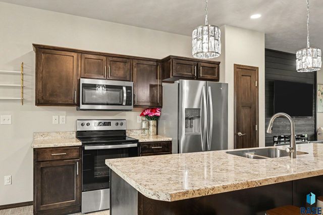 201 Lydia Ct Court, Harrisburg, SD 57032