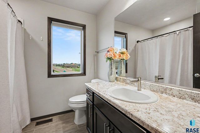 201 Lydia Ct Court, Harrisburg, SD 57032