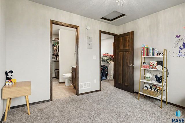 201 Lydia Ct Court, Harrisburg, SD 57032
