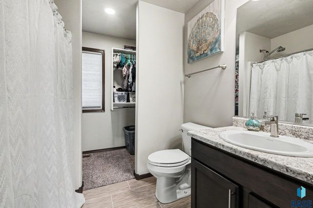 201 Lydia Ct Court, Harrisburg, SD 57032