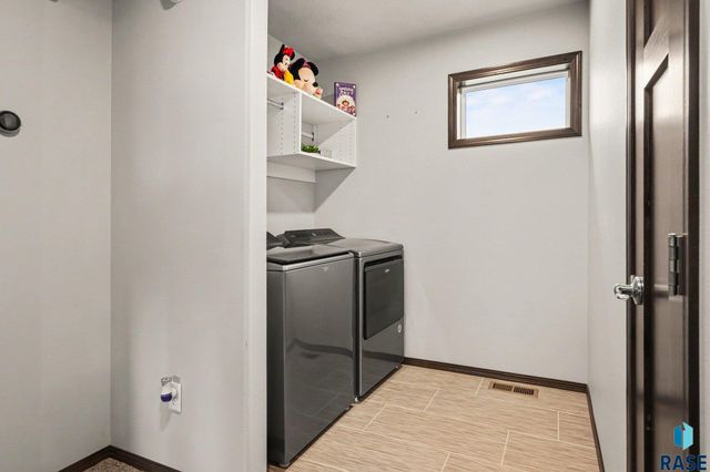 201 Lydia Ct Court, Harrisburg, SD 57032