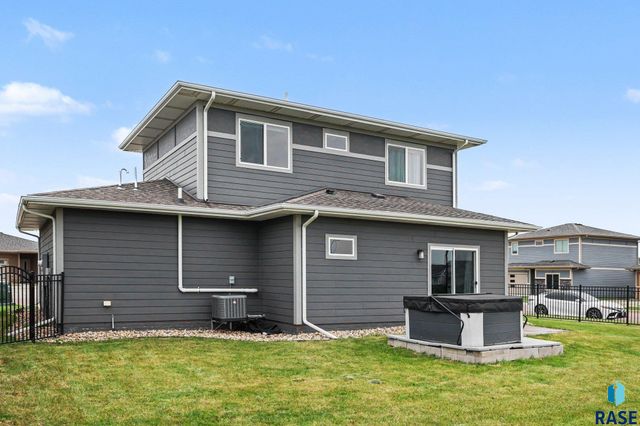 201 Lydia Ct Court, Harrisburg, SD 57032