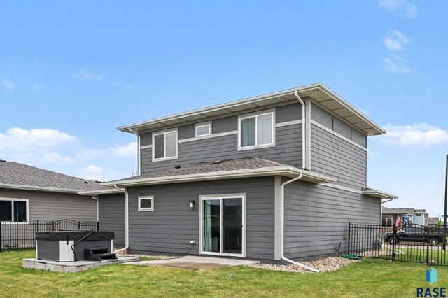 201 Lydia Ct Court, Harrisburg, SD 57032