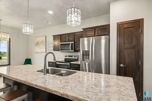 201 Lydia Ct Court, Harrisburg, SD 57032