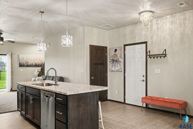 201 Lydia Ct Court, Harrisburg, SD 57032
