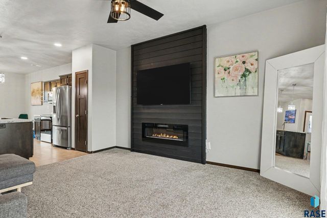 201 Lydia Ct Court, Harrisburg, SD 57032