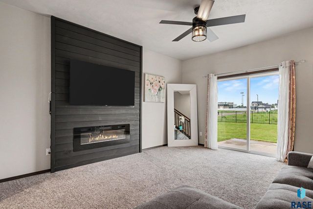 201 Lydia Ct Court, Harrisburg, SD 57032