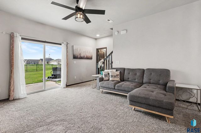 201 Lydia Ct Court, Harrisburg, SD 57032