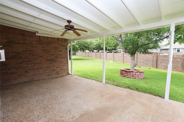 2325 Denham Drive, Arlington, TX 76001