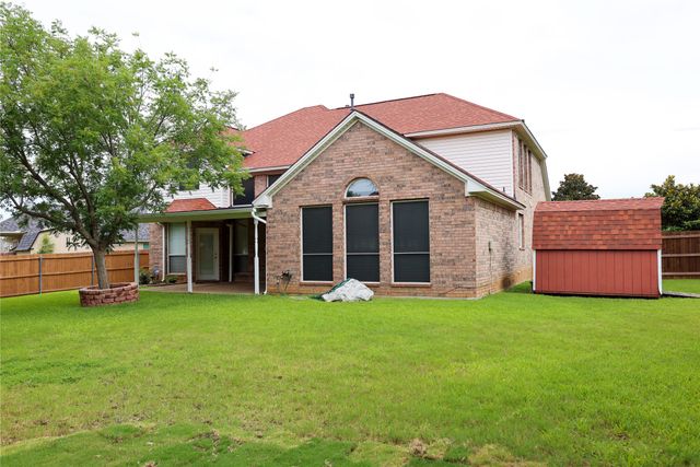 2325 Denham Drive, Arlington, TX 76001