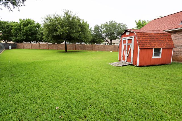 2325 Denham Drive, Arlington, TX 76001
