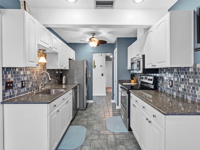 1260 LAKESIDE DRIVE, Venice, FL 34293