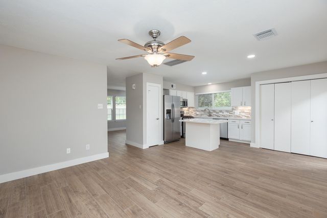 6815 Kingwood Glen Drive, Humble, TX 77346