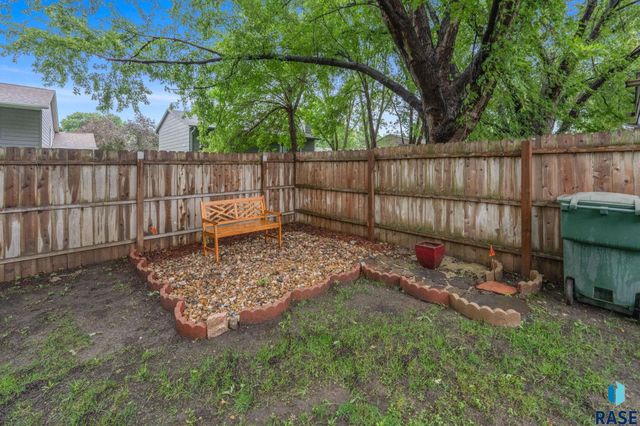 3204 S Greenwood Ave Avenue, Sioux Falls, SD 57106