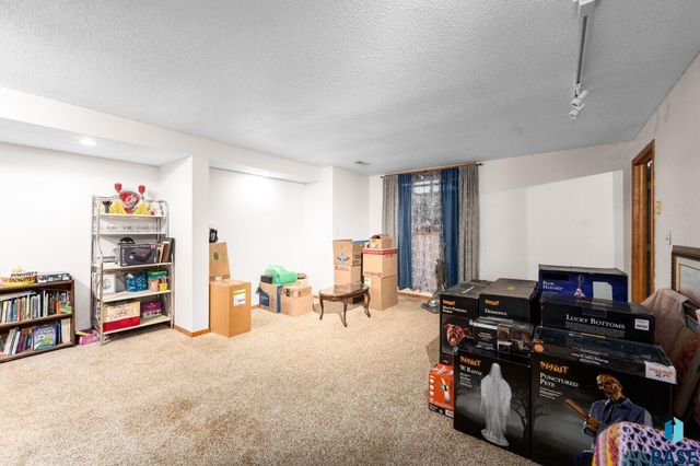 3204 S Greenwood Ave Avenue, Sioux Falls, SD 57106