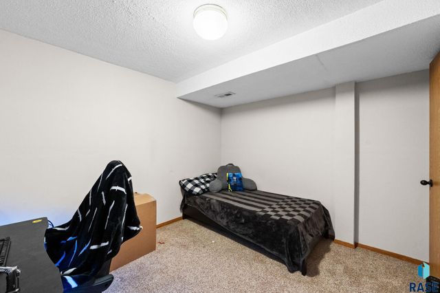 3204 S Greenwood Ave Avenue, Sioux Falls, SD 57106