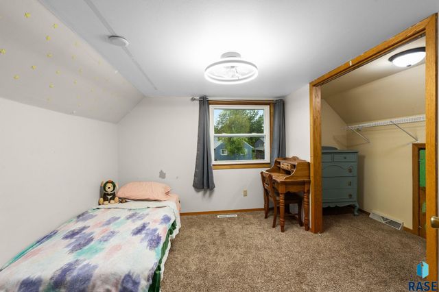 3204 S Greenwood Ave Avenue, Sioux Falls, SD 57106