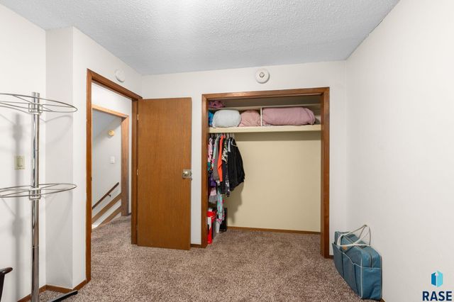 3204 S Greenwood Ave Avenue, Sioux Falls, SD 57106