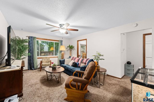 3204 S Greenwood Ave Avenue, Sioux Falls, SD 57106