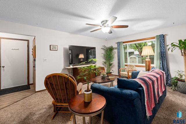 3204 S Greenwood Ave Avenue, Sioux Falls, SD 57106