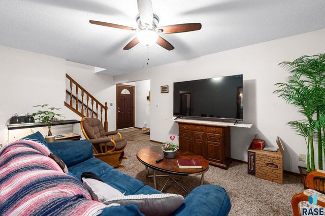 3204 S Greenwood Ave Avenue, Sioux Falls, SD 57106